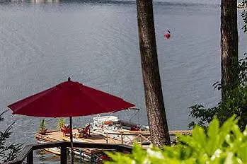 Tranquility Bay Waterfront Inn Sechelt