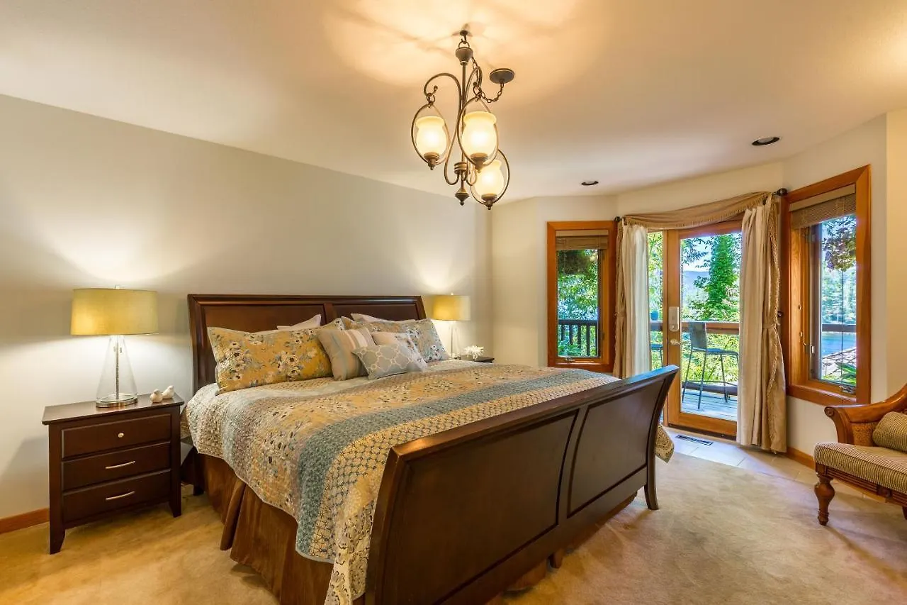 Tranquility Bay Waterfront Inn Sechelt